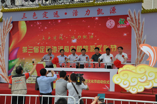 据了解,从2012年起,定远县每年举办一届梅白鱼美食文化旅游节,节庆的