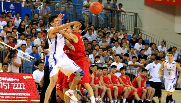2014年包河酒杯cba篮球争霸赛首轮:文一虽败