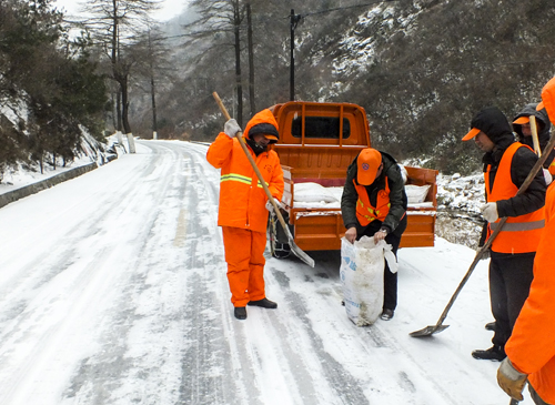 岳西除雪保畅通 