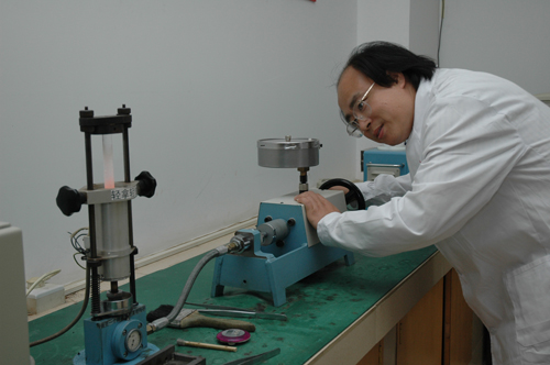 秦升益:创新狂人和他的砂王国---安徽频道新闻