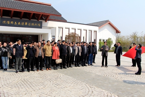 贺懋燮率领省直宣口单位组工干部来到凤阳县小岗村,开展"学习沈浩精神