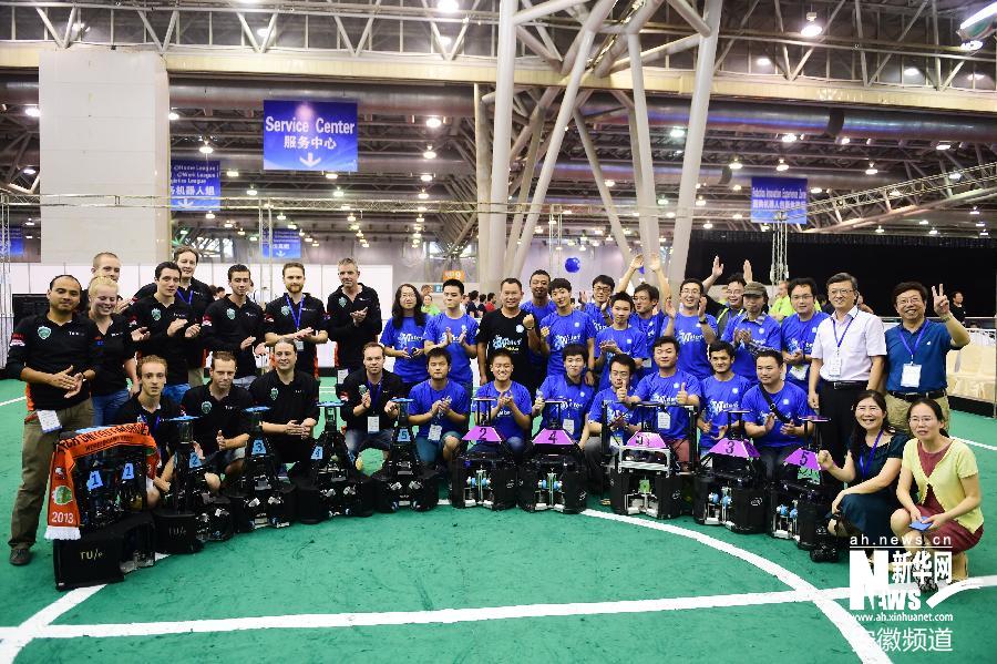 北京信息科技大学机器人足球队夺得世界杯中型