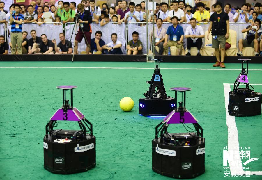 北京信息科技大学机器人足球队夺得世界杯中型