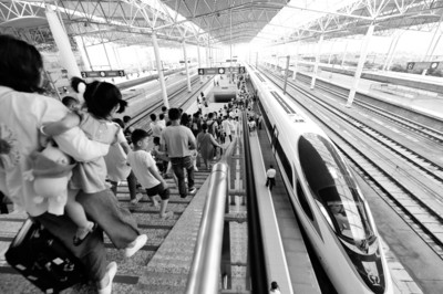 蚌埠始发安徽省首趟复兴号动车组列车