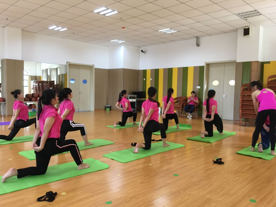 老师,您辛苦啦!--教师节瑜伽体验活动举行