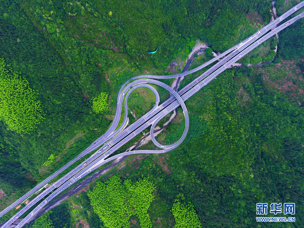 穿越皖南山水的京台G3高速生态路