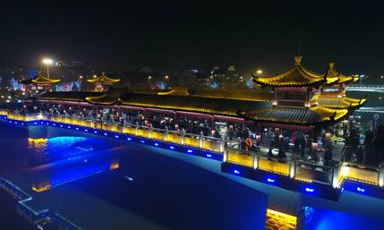 2月28日，人们在安徽省全椒县城的太平桥畔游玩。 (5)