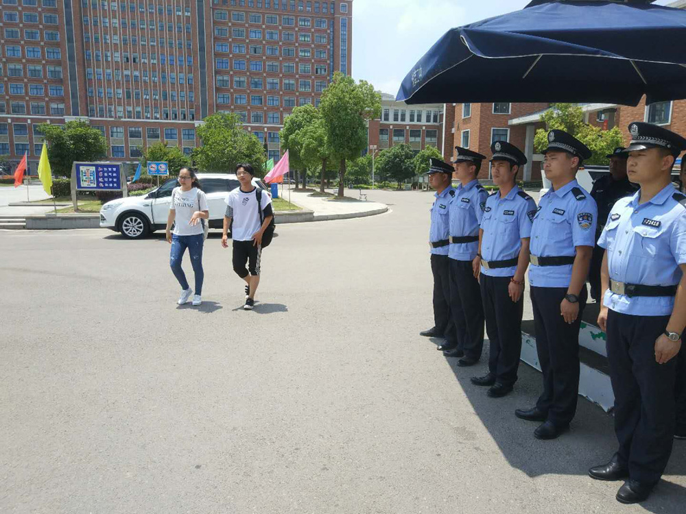 淮南公安为高考学子保驾护航