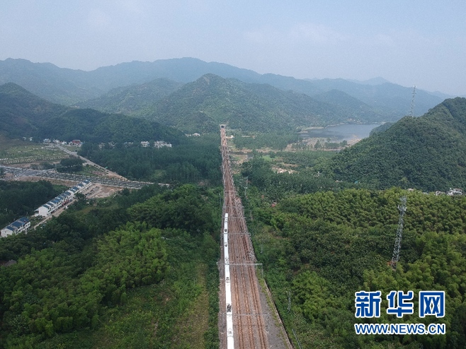 金寨始发!首列高铁动车组从大别山区开出