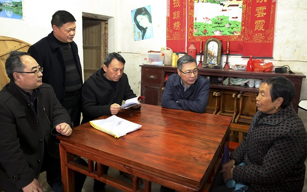 陈冰冰在怀宁桐城调研脱贫攻坚和乡村振兴工作
