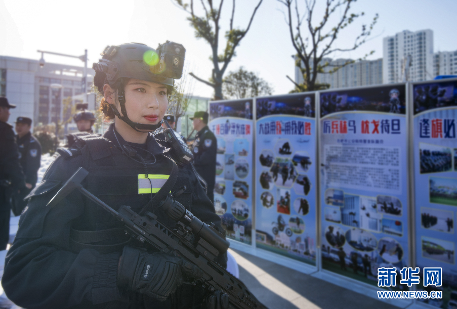 飒爽英姿女特警