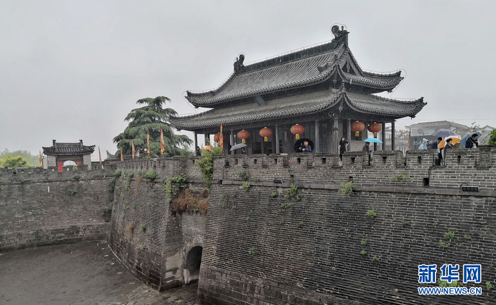 4月21日,保持完好的寿县古城东门门楼.新华网发(乐卫星 摄)