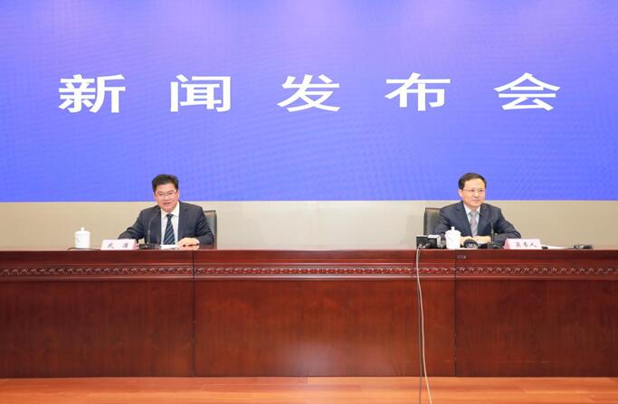 gdp两万亿_中国万亿GDP城市上半年排名:上海突破两万亿居首,武汉经济增速第...
