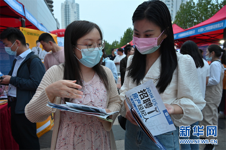 夜场招聘促就业