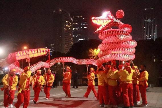 2023年2月21日，肥东县国家级非遗项目大邵洋蛇灯亮相合肥大剧院