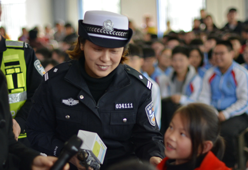 太湖县开展交通安全日主题宣传月活动