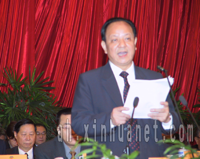 王明方宣布大会开始代表们正在填写选票代表们开始投票安徽省省长王
