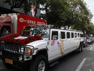 90後土豪結婚百輛豪車沿路派紅包