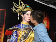 “甄嬛”“范冰冰”遭強吻