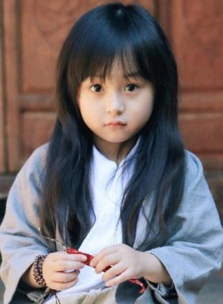 小蘿莉齊劉海著漢服萌爆 趕超Grace姐姐