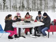 成都“吃貨”雪地裏吃火鍋