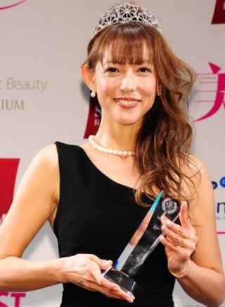 日本43歲“美魔女”逆生長 身材臉蛋不輸少女