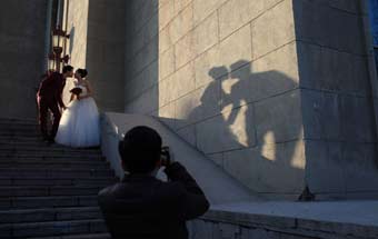 大学生恋爱经费调查: 有情饮水饱 ?