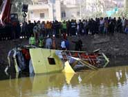 埃及发生翻车事故至少12人死亡