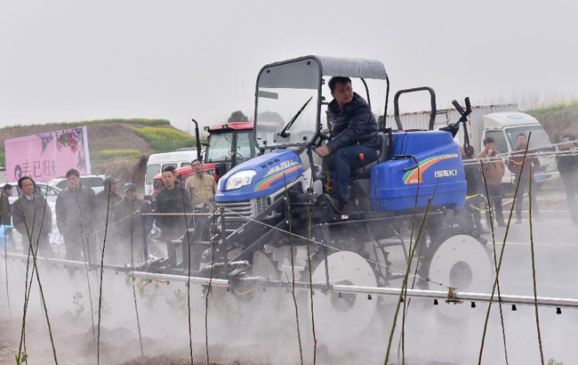 安徽滁州：农机展销助春耕