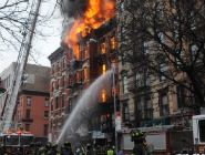 纽约一建筑发生爆炸并引起火灾