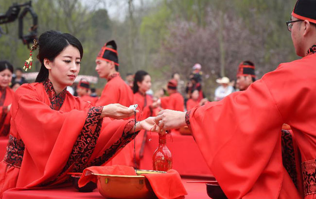 孙楠退赛出乎意料 汪涵下台直摸心脏导演洪涛