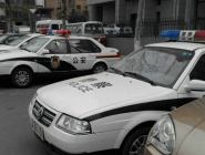 南京警车集体违停 车辆被贴罚单
