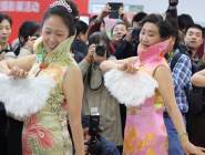 南京大媽婀娜多姿秀旗袍