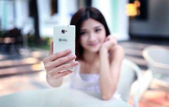 美顏修圖 “自拍狂”刷屏遭友反感