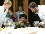 92歲農村老人吃網購意大利大餐