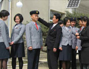 朝鲜学校开始供应新式校服