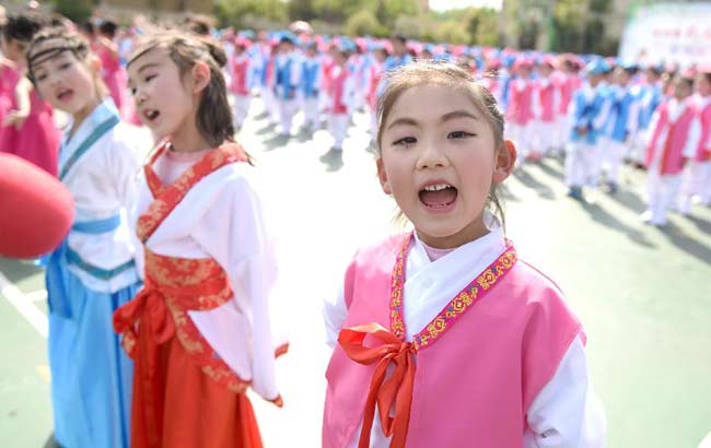 世界讀書日 合肥玫瑰園學校“小娃誦詩”引關注