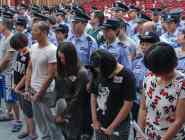 杭州特大傳銷案被告者站滿審判區