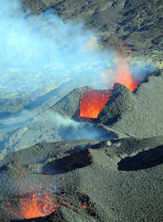 留尼汪島火山噴發