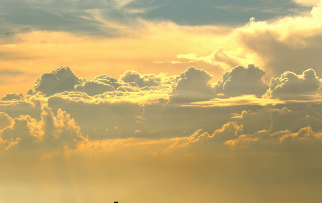 合肥現&ldquo;雲山&rdquo;奇觀 3D彩雲如仙境