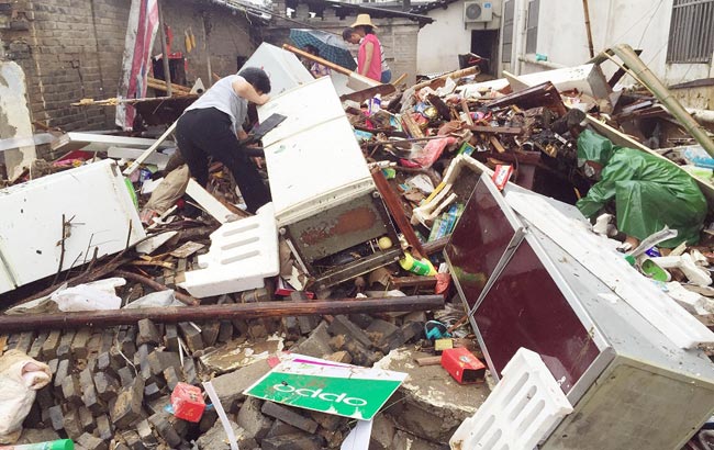 鏡頭記錄六安幹群搶先抗災情形