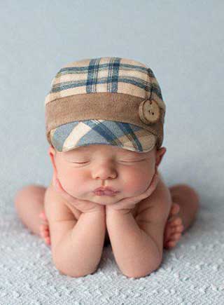 英攝影師巧用催眠術為新生兒拍熟睡照