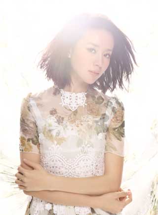 董潔逆光寫真&ldquo;花開如夢&rdquo; 夢幻長裙靈動縹緲