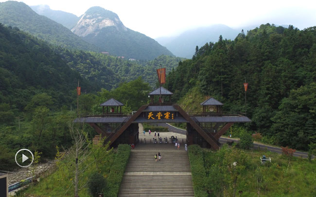 新華網安徽航拍視頻：美麗天堂寨