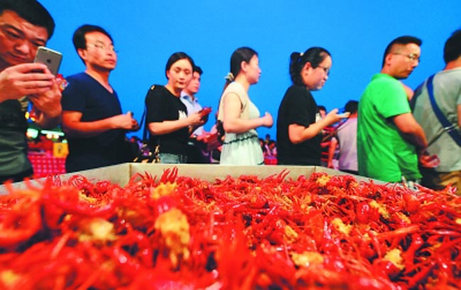 &ldquo;萬人龍蝦饕餮宴&rdquo;再創新紀錄