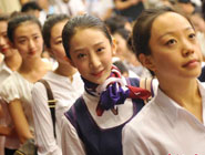 空乘招聘火爆 美女競相報名