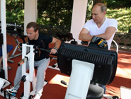 普京与俄总理相约健身房