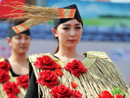 &ldquo;稻草美女&rdquo;亮相稻米文化節