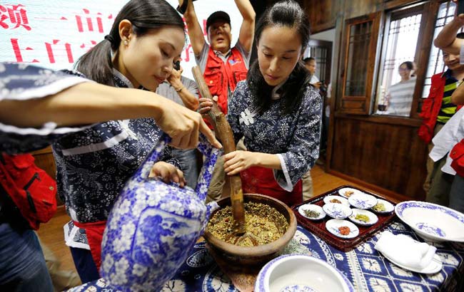 一壺清茶喜相逢&mdash;&mdash;新華網安徽頻道簽約攝影師走進安徽天方茶業集團