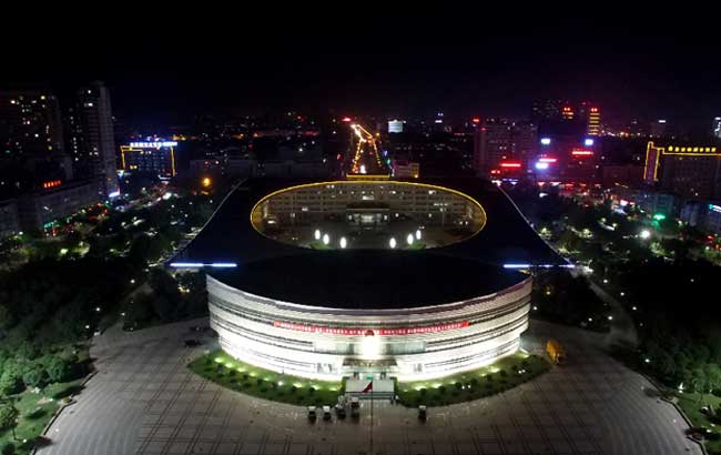 新華網安徽航拍：飛入中華藥都 俯瞰華夏酒城